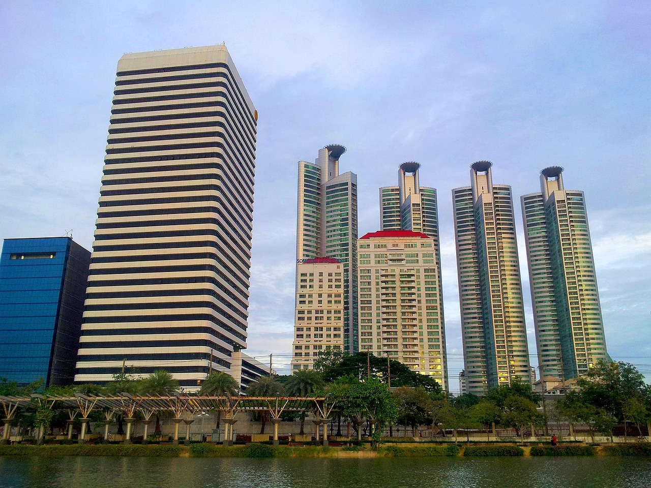朱小妹房产拍卖：海淀区朱房村地块建设与市场影响深度解析